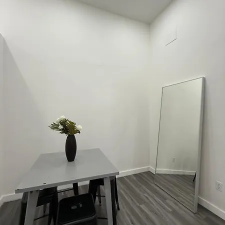 Apartment 31 Street Broadway