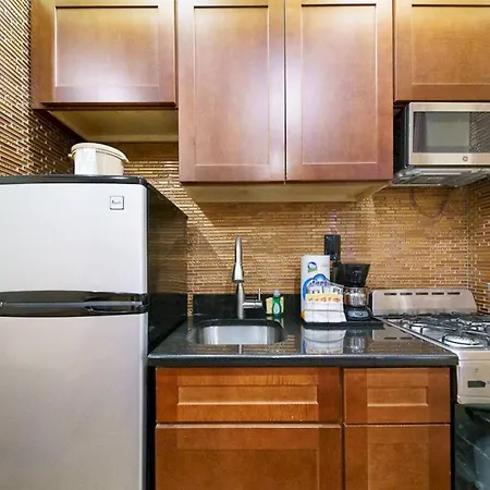 3br In Big Apple Apartment *
