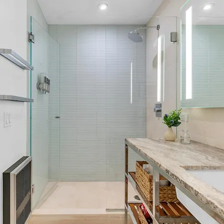 Apartment Elegant Midtown Retreat, Views, Steps To Times Square