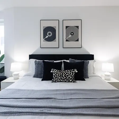 Stylish Nyc Haven Steps To Broadway & Dining Apartment New York