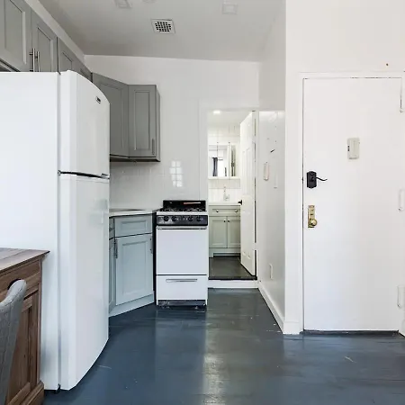Cozy Studio! Steps To Park & Upper E Side!, June To Aug 90 Days Required Apartment *