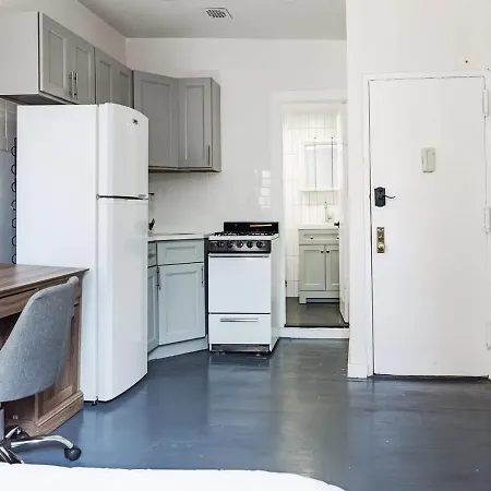 Cozy Studio! Steps To Park & Upper E Side!, June To Aug 90 Days Required Apartment New York