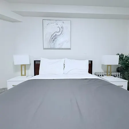 Park Plaza Apartment *
