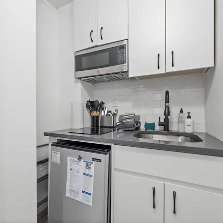 Highly Recommended Near Times Square Apartment New York