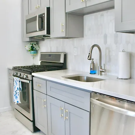 15 Minutes From Manhattan 2-bedroom In Lic Astoria Queens *