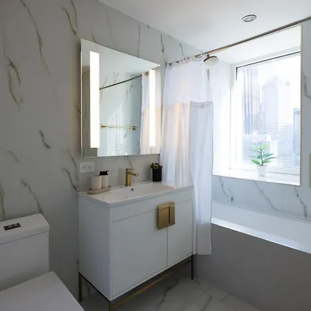 Rare Luxurious 1 Block From Time Square *