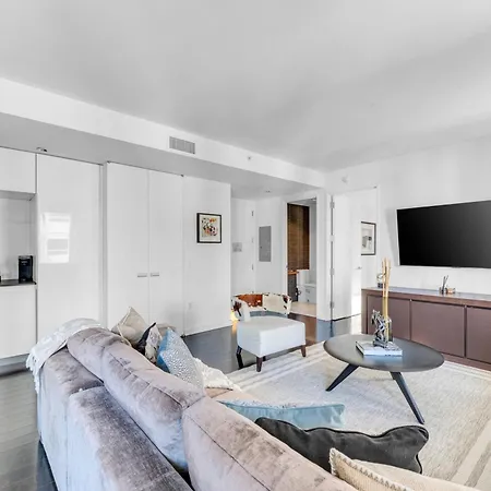 Apartment Elegant Midtown Retreat, Views, Steps To Times Square *