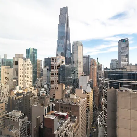 Apartment Elegant Midtown Retreat, Views, Steps To Times Square *