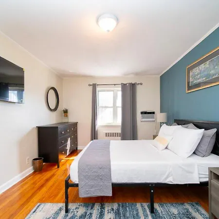 Midtown West 3 Bedroom Washer Dryer And Dishwasher, June To Aug 90 Days Required *
