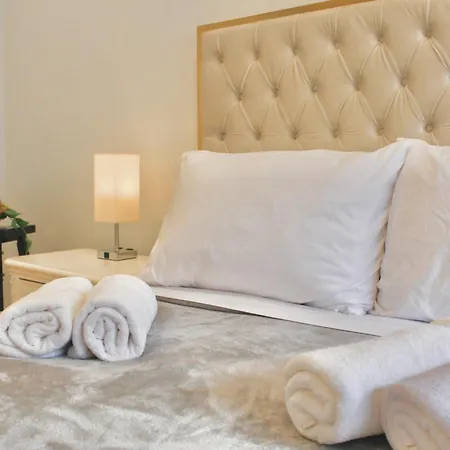 Apartment 2-bedroom 15 Minutes From Manhattan In Lic Astoria Queens *