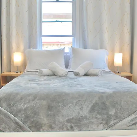 15 Minutes From Manhattan 2-bedroom In Lic Astoria Queens *