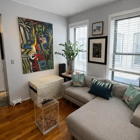 Next To Manhattan 2 Bedrooms - Subway 20 Steps, Manhattan 1 Stop Apartment