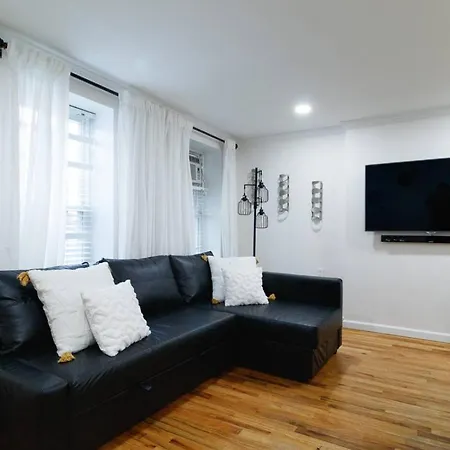 Midtown West Furnished 3 Bedroom Apartment New York