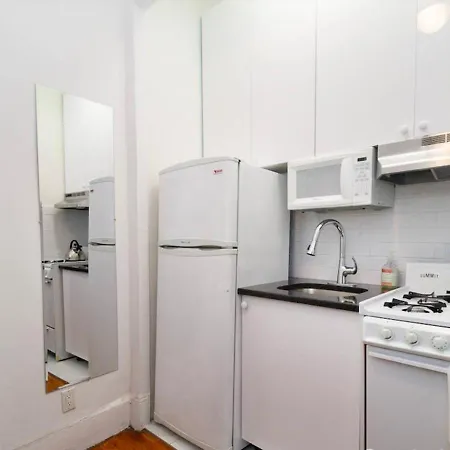Outdoor Space Washer Dryer Dishwasher 3beds Apt, June To Aug 90 Days Required Apartment *