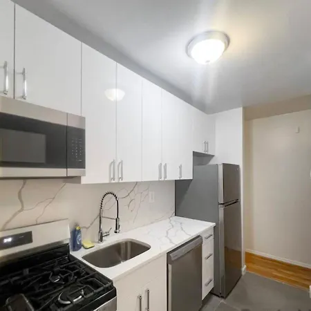 Midtown West 3 Bedroom Washer Dryer And Dishwasher, June To Aug 90 Days Required