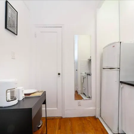 Outdoor Space Washer Dryer Dishwasher 3beds Apt, June To Aug 90 Days Required Apartment *