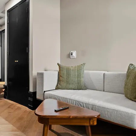 Freeman 602 By Rove Travel - With Shared Amenities