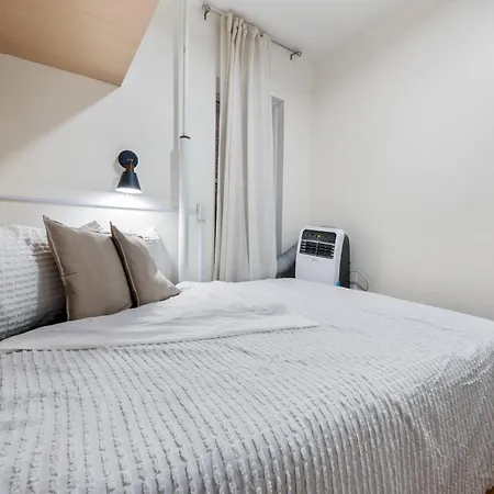 Spacious 2br On The Upper East Side Steps From Park Apartment *