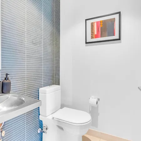 Elegant Midtown Retreat, Views, Steps To Times Square Apartment New York