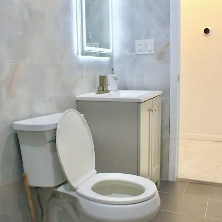Apartment 2-bedroom 15 Minutes From Manhattan In Lic Astoria Queens *