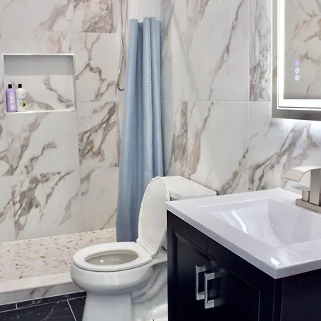 Apartment 15 Minutes From Manhattan 2-bedroom In Lic Astoria Queens New York