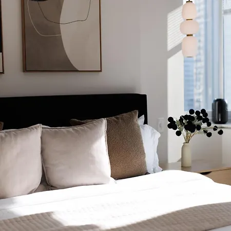 Rare Luxurious 1 Block From Time Square * New York