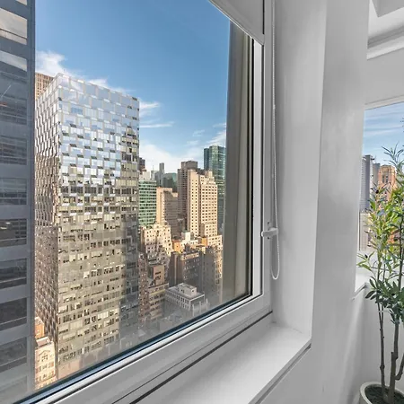Elegant Midtown Retreat, Views, Steps To Times Square * New York