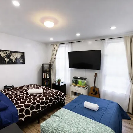 Next To Manhattan 2 Bedrooms - Subway 20 Steps, Manhattan 1 Stop Apartment *