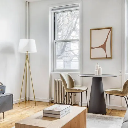 Lovely Near Park Apartment *