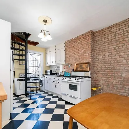 Charming 3-bedroom In Midtown West Apartment New York