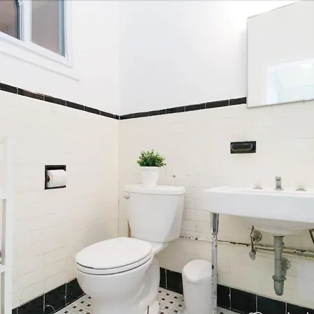 Outdoor Space Washer Dryer Dishwasher 3beds Apt, June To Aug 90 Days Required