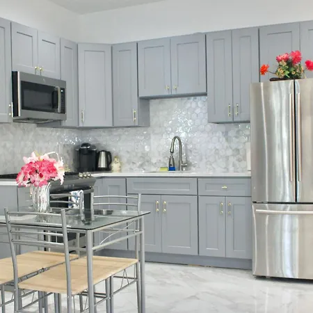 2-bedroom 15 Minutes From Manhattan In Lic Astoria Queens Apartment *