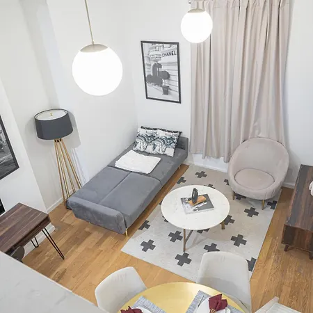 Charming Near Williamsburg In Brooklyn *