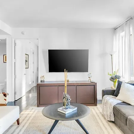 Elegant Midtown Retreat, Views, Steps To Times Square New York