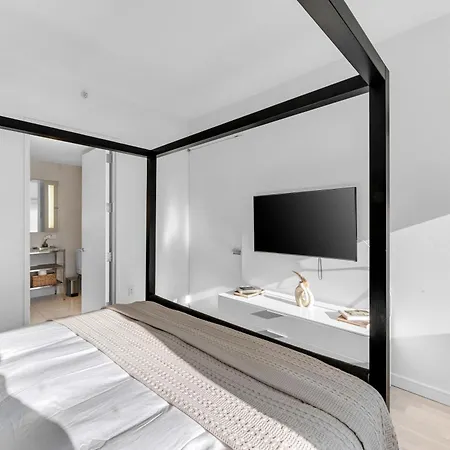 Lavish Two-story Retreat In The Heart Of Manhattan Apartment *