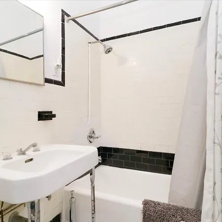 Outdoor Space Washer Dryer Dishwasher 3beds Apt, June To Aug 90 Days Required *