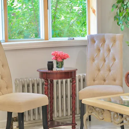 2-bedroom 15 Minutes From Manhattan In Lic Astoria Queens