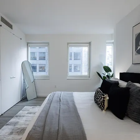 Stylish Nyc Haven Steps To Broadway & Dining Apartment *