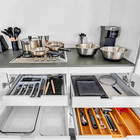 Elegant Midtown Retreat, Views, Steps To Times Square Apartment New York