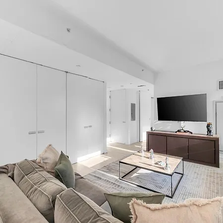 Apartment Lavish Two-story Retreat In The Heart Of Manhattan New York