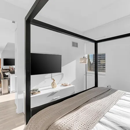 Lavish Two-story Retreat In The Heart Of Manhattan Apartment *