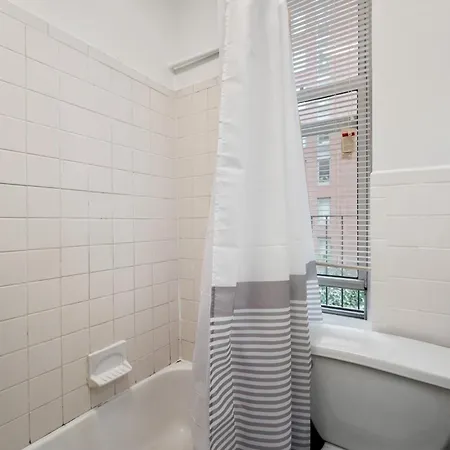 Apartment Spacious 2br On The Upper East Side Steps From Park