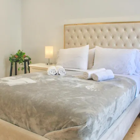 2-bedroom 15 Minutes From Manhattan In Lic Astoria Queens