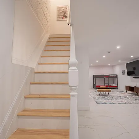 Stylish 2bd Brooklyn Retreat With Backyard & Basement