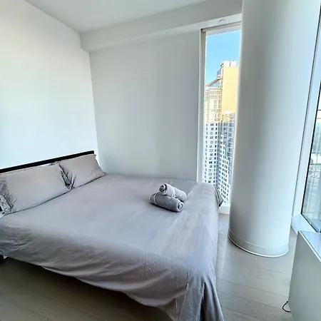 Luxury 2 Bedrooms 2 Bathrooms Corner Breathtaking Views Modern Retreat *