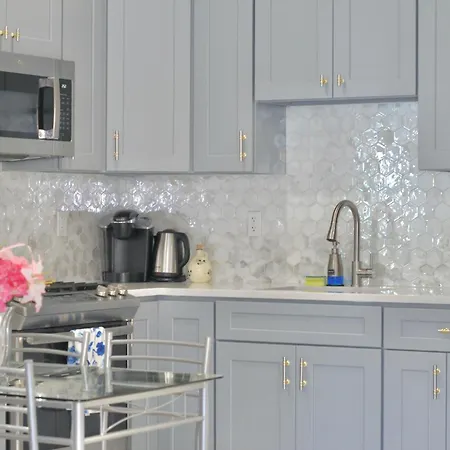 2-bedroom 15 Minutes From Manhattan In Lic Astoria Queens Apartment *