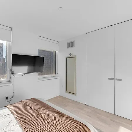 Lavish Two-story Retreat In The Heart Of Manhattan Apartment