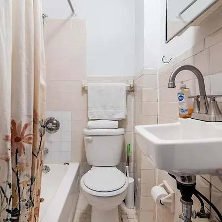 89-2r 1br Upper East Side New York