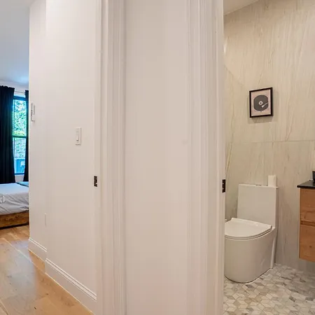 Stylish 2bd Brooklyn Retreat With Backyard & Basement Apartment New York