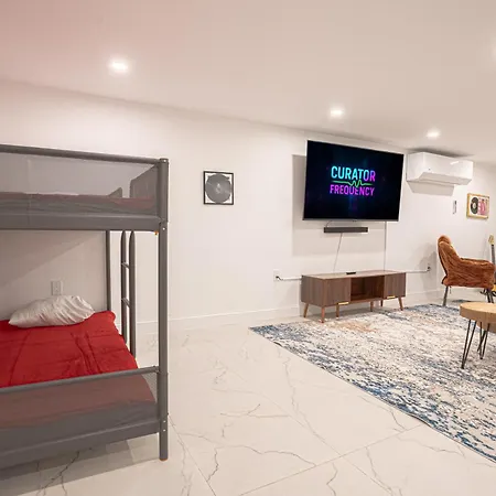 Stylish 2bd Brooklyn Retreat With Backyard & Basement New York